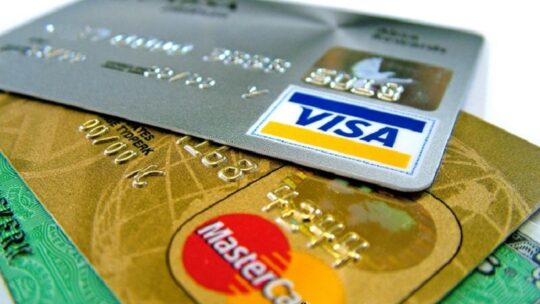 Nên dùng thẻ ngân hàng nào để cá cược bóng đá online?